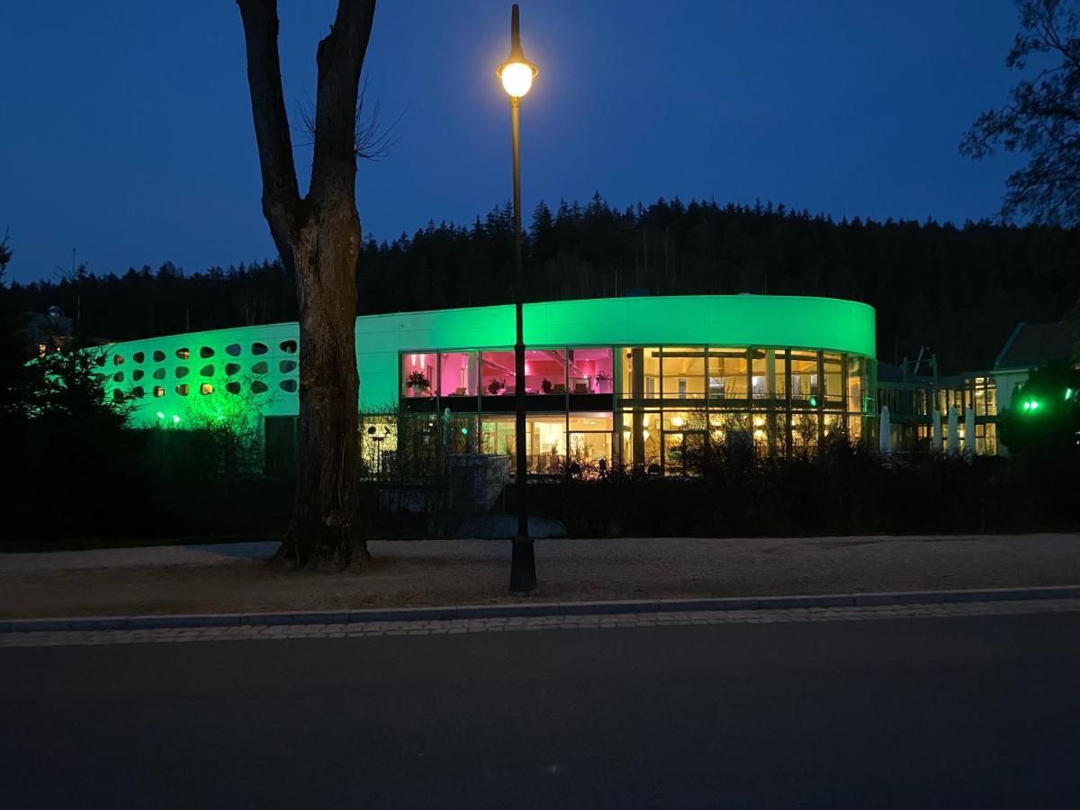 Fewo Roland Ranft Direkt Am Kurpark Barrierearm 60Qm Bad Elster Exterior photo