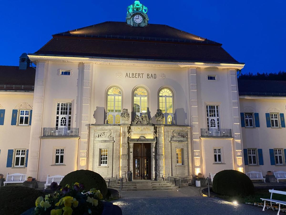 Fewo Roland Ranft Direkt Am Kurpark Barrierearm 60Qm Bad Elster Exterior photo