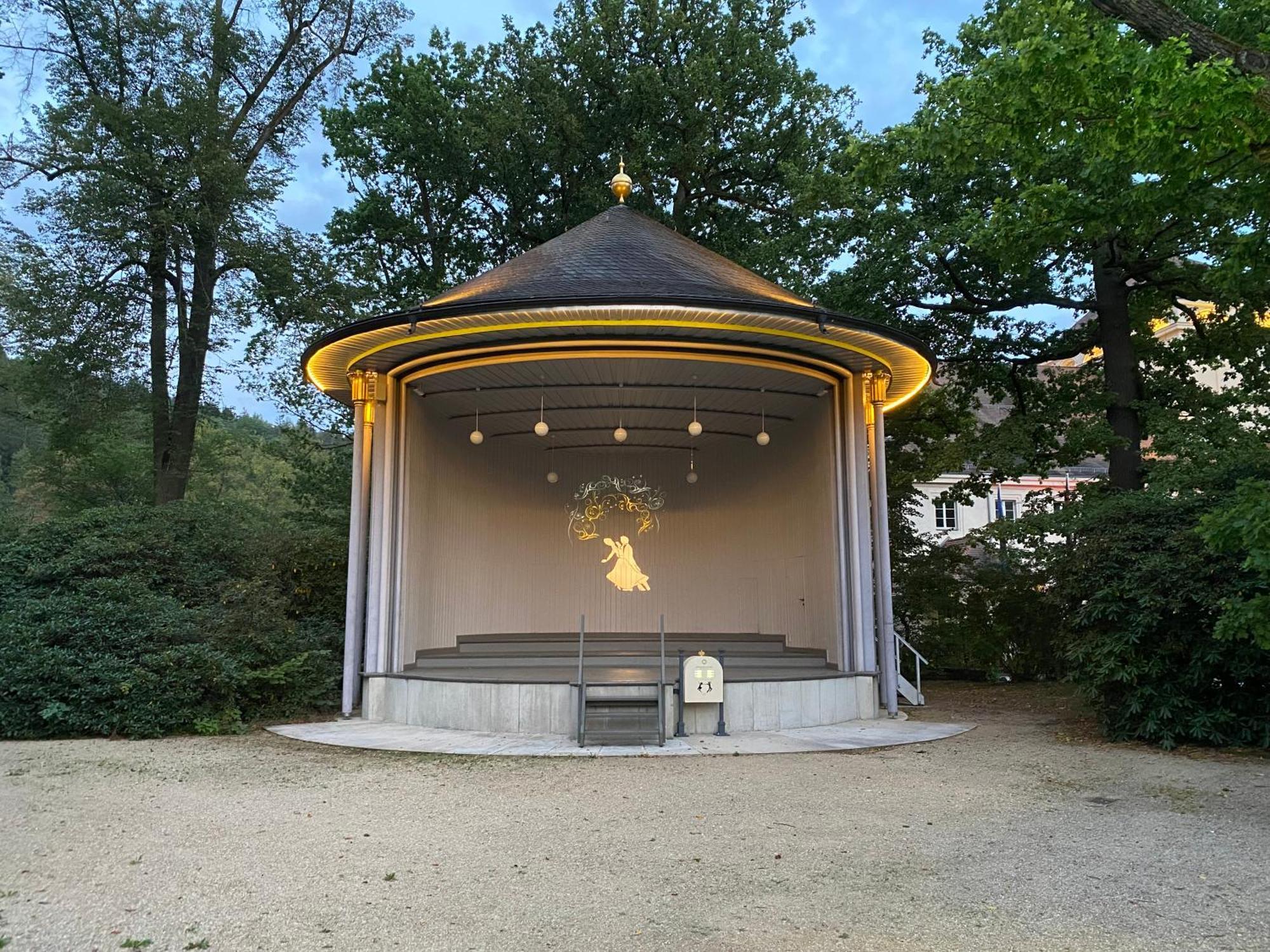 Fewo Roland Ranft Direkt Am Kurpark Barrierearm 60Qm Bad Elster Exterior photo